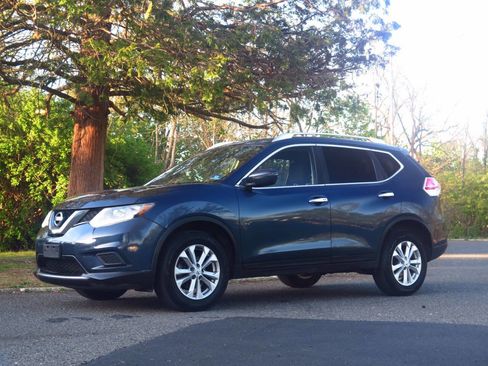 Used 2016 Nissan Rogue SV AWD/4WD image 1