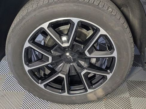 Used 2024 Chevrolet Tahoe RST w/ Luxury Package AWD/4WD image 8