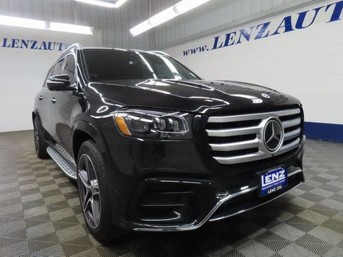 Used 2025 Mercedes-Benz GLS 450 4MATIC image 3