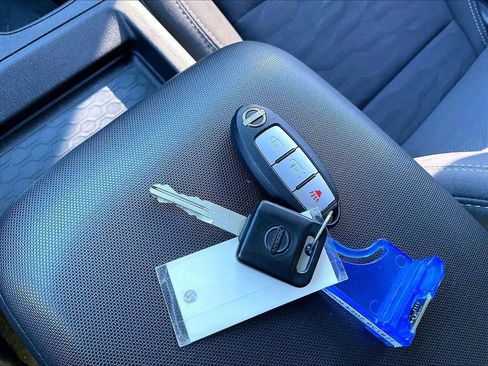 Used 2024 Nissan Frontier SV image 27