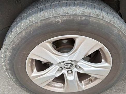 Used 2019 Toyota RAV4 XLE FWD image 8