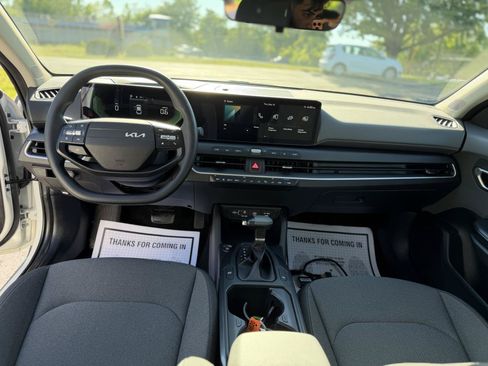 Used 2025 Kia K4 FWD image 11