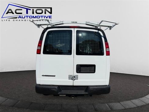 Used 2017 Chevrolet Express 2500 Extended RWD image 7