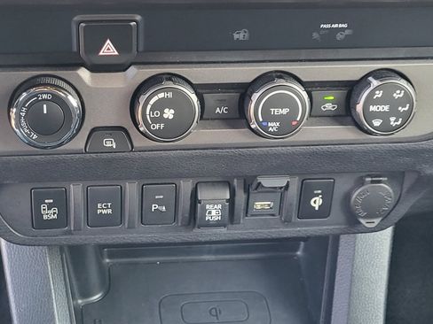 Certified 2020 Toyota Tacoma TRD Sport w/ Technology Package image 33