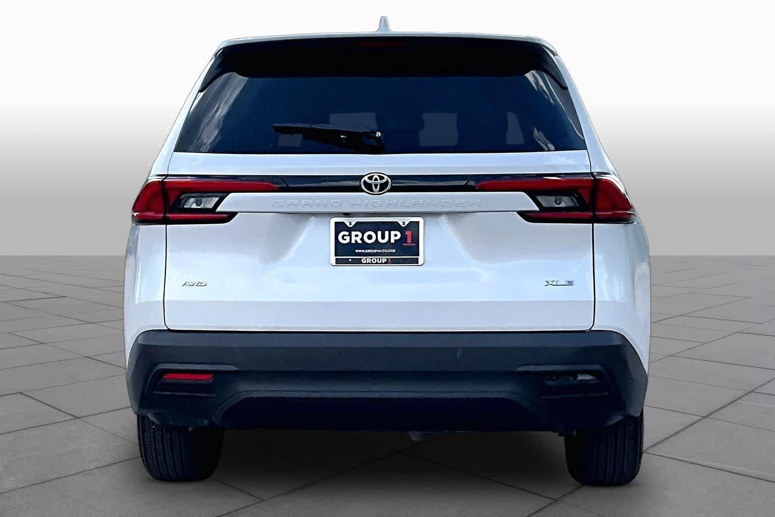 Used 2024 Toyota Grand Highlander AWD image 5