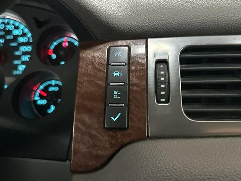 Used 2007 GMC Yukon XL SLT w/ SLT Preferred Equipment Group AWD/4WD image 45