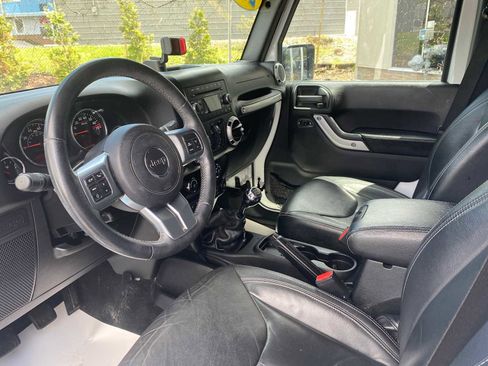 Used 2016 Jeep Wrangler Unlimited Rubicon AWD/4WD image 7