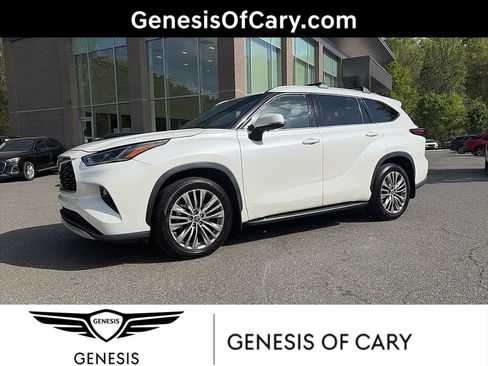 Used 2021 Toyota Highlander Platinum image 1
