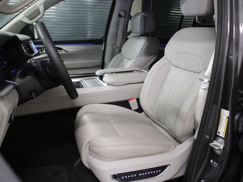 Used 2023 Jeep Grand Wagoneer 4WD image 5