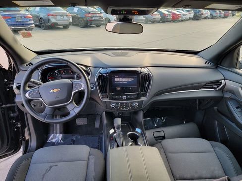 Used 2023 Chevrolet Traverse LT FWD image 17