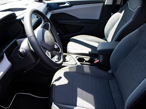 Used 2023 Volkswagen Taos SE image 10