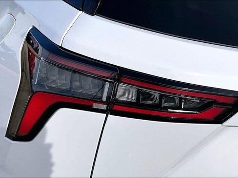 Used 2025 Chevrolet Equinox LT image 24