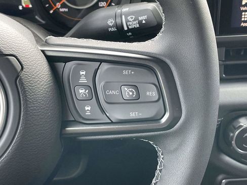 New 2025 Jeep Gladiator Mojave image 15