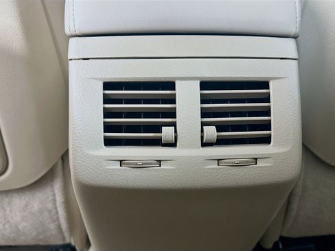 Used 2012 Toyota Avalon Limited image 28