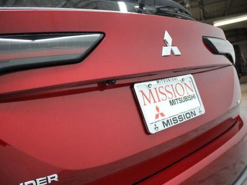 New 2026 Mitsubishi Outlander SE image 4