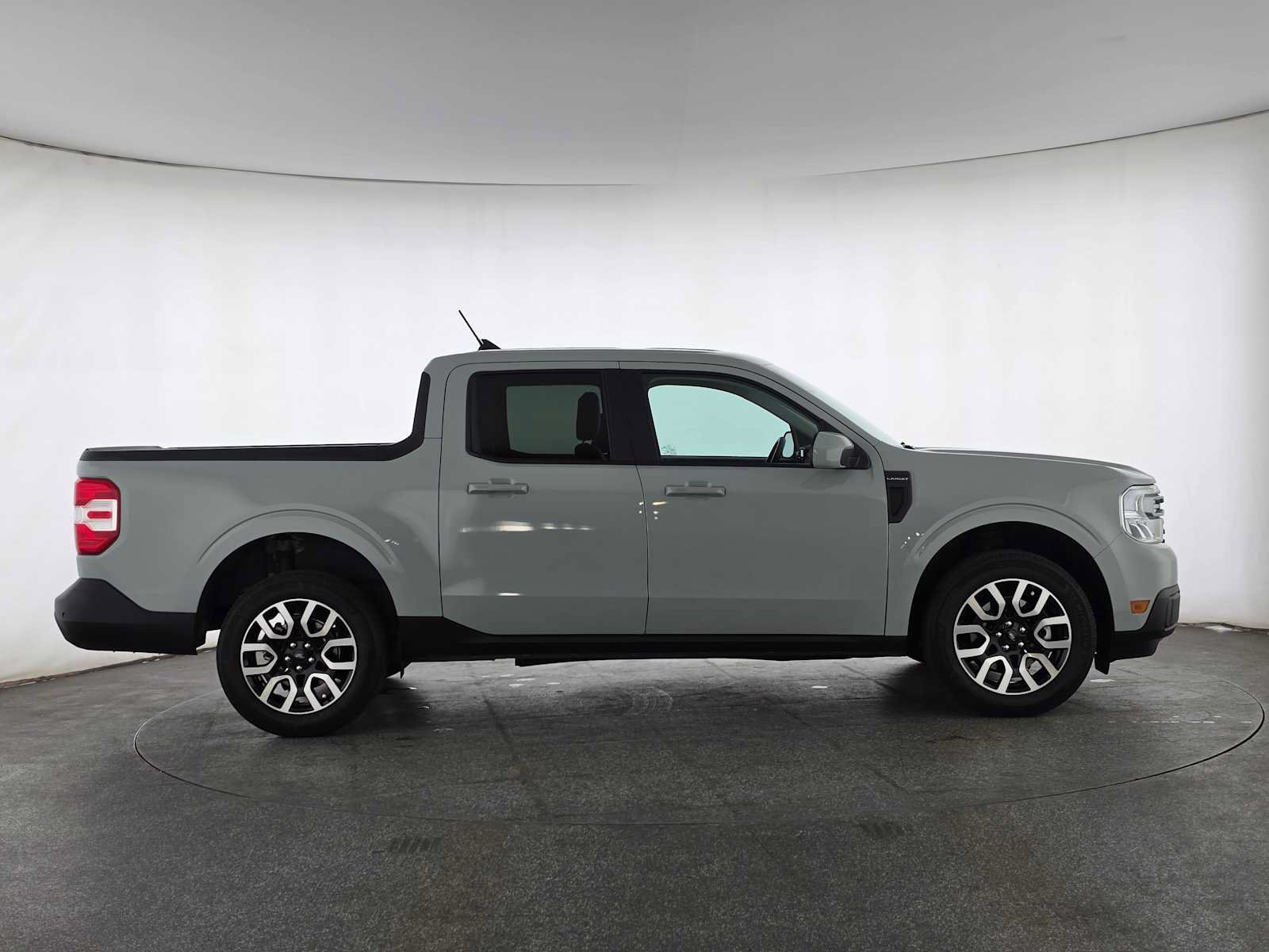 Used 2022 Ford Maverick Lariat w/ Lariat Luxury Package FWD image 2
