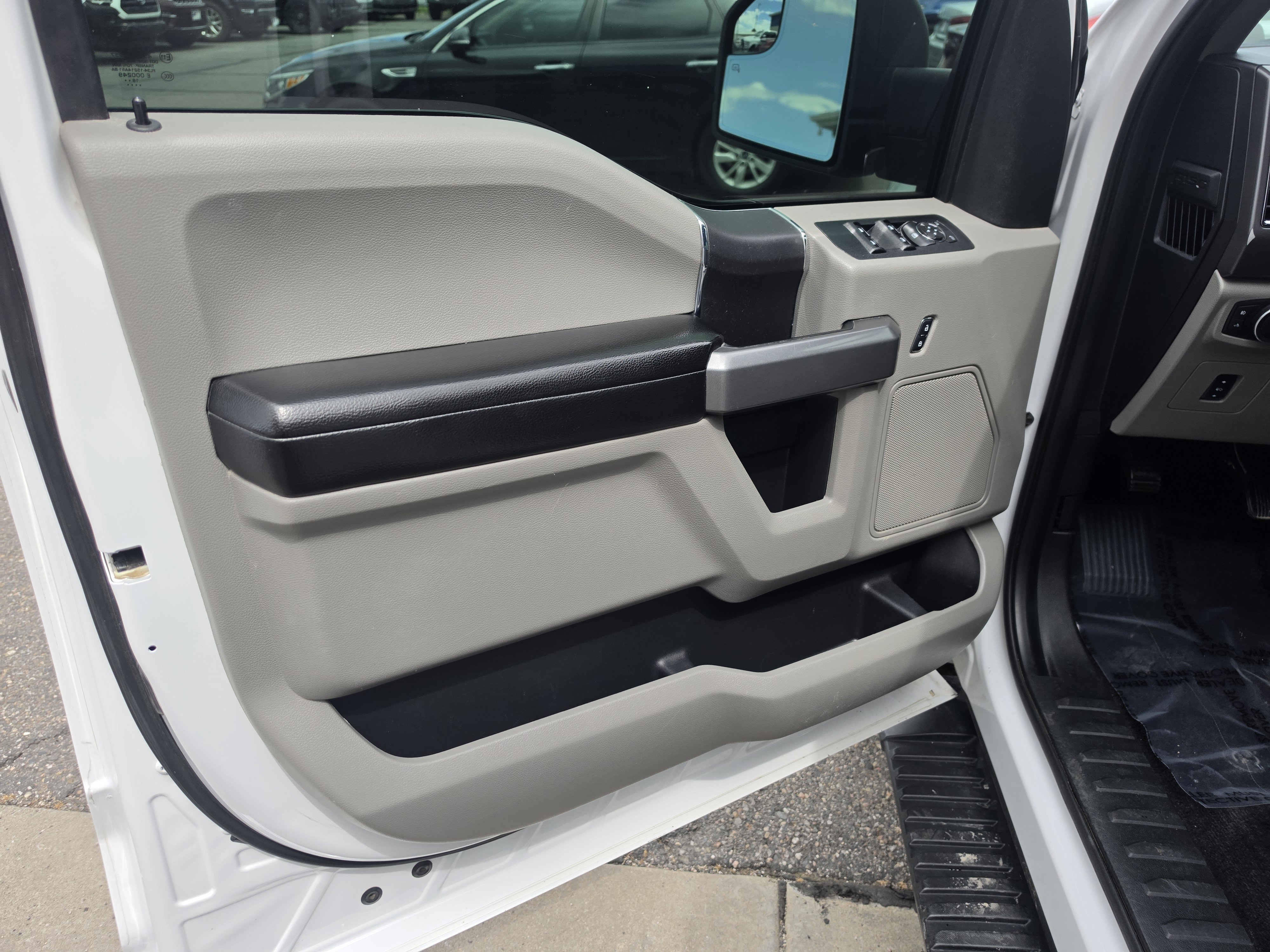 Used 2017 Ford F150 XLT w/ Equipment Group 301A Mid AWD/4WD image 14