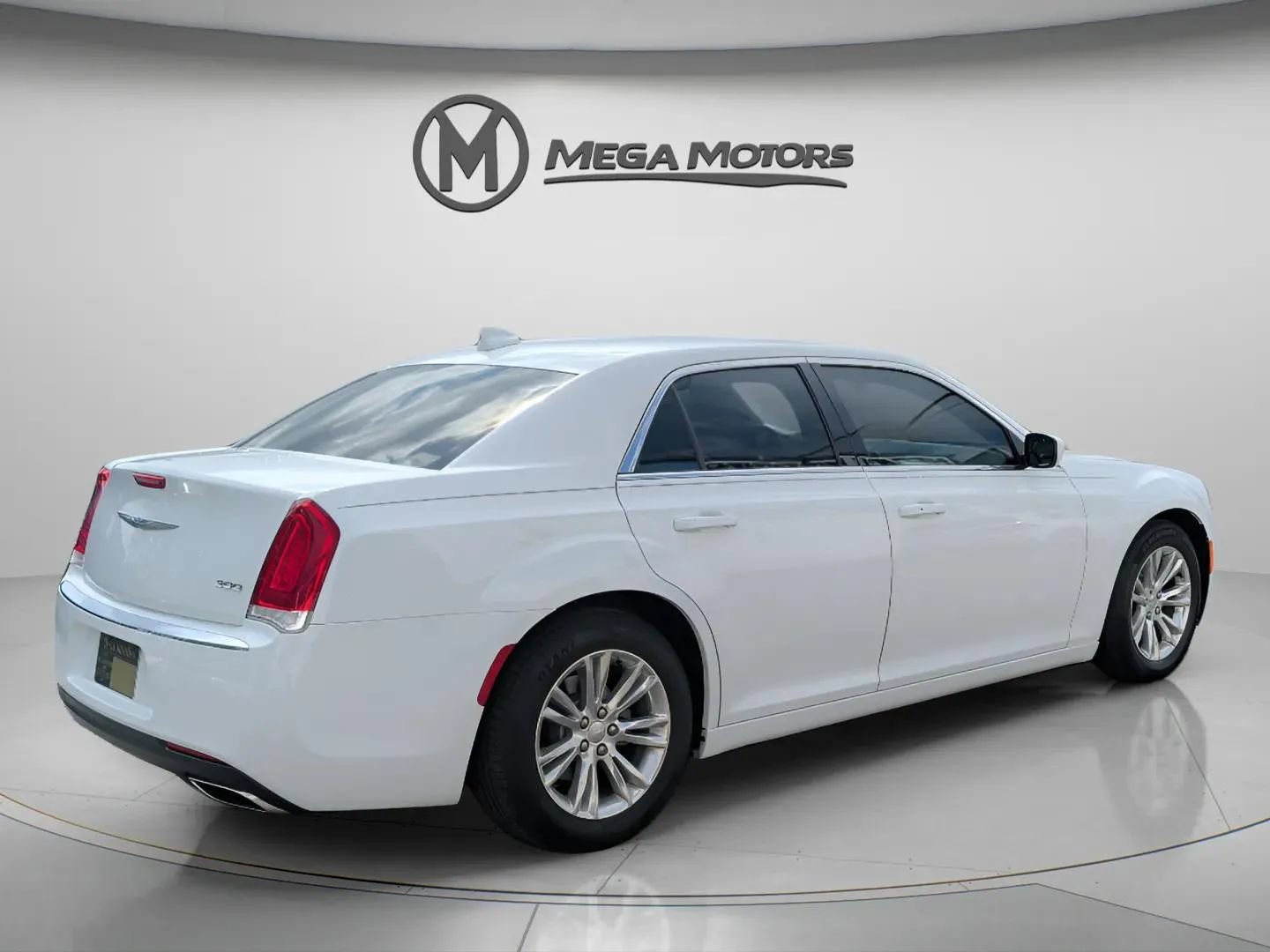 Used 2021 Chrysler 300 Touring RWD image 8