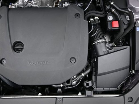 New 2026 Volvo XC90 B6 Core image 36
