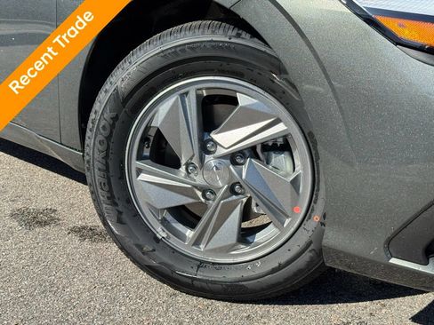 Used 2026 Hyundai Elantra SE FWD image 4