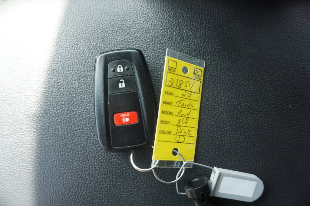 Used 2024 Toyota RAV4 XLE FWD image 29