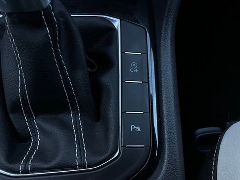 Used 2025 Volkswagen Taos SE image 24