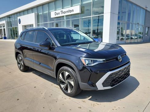 New 2025 Volkswagen Taos SE image 1