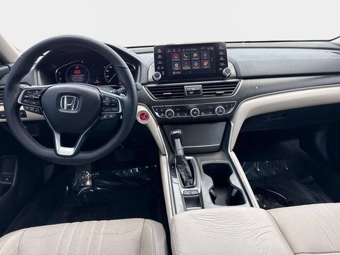 Used 2018 Honda Accord Touring image 13