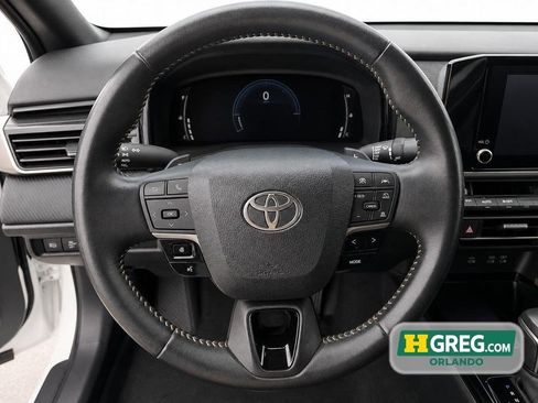 Used 2025 Toyota Camry SE w/ Convenience Package FWD image 11
