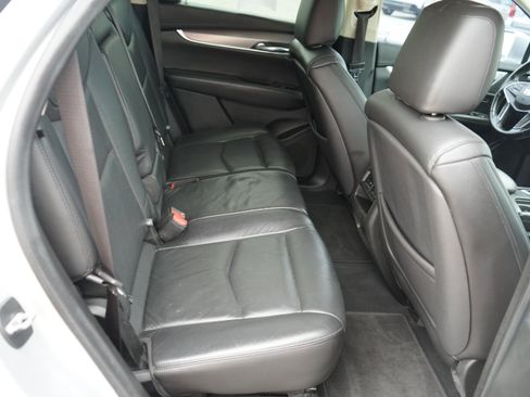 Used 2018 Cadillac XT5 Premium Luxury FWD image 22