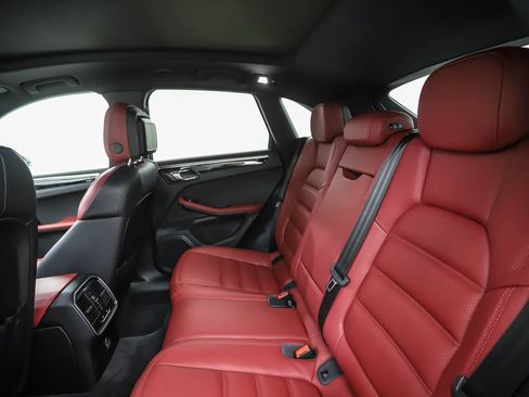 Used 2023 Porsche Macan AWD/4WD image 21