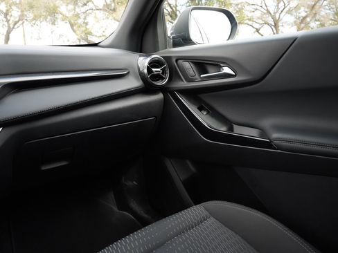 Used 2025 Chevrolet Equinox LT image 8