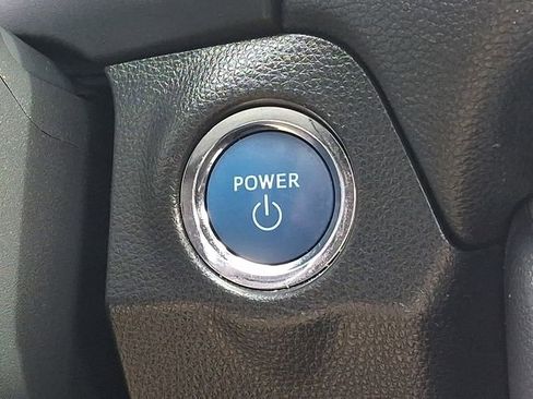 Used 2021 Toyota RAV4 XLE w/ Convenience Package image 5