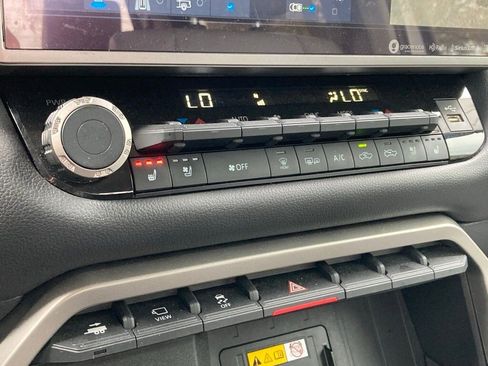 Used 2024 Toyota Tundra Limited image 23