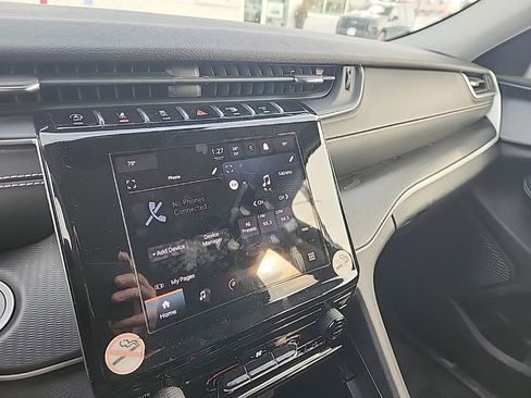 Used 2023 Jeep Grand Cherokee L Laredo image 15