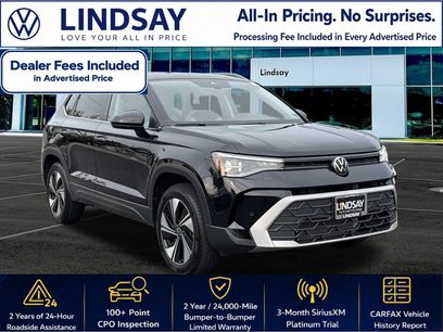 Used 2025 Volkswagen Taos SE w/ Panoramic Sunroof Package
