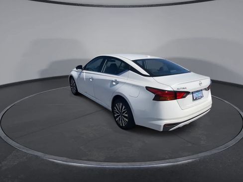 Used 2024 Nissan Altima 2.5 SV FWD image 11