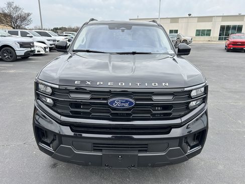 Used 2025 Ford Expedition Active image 2