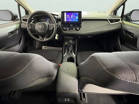 Used 2025 Toyota Corolla LE FWD image 31