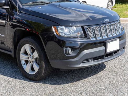 Used 2017 Jeep Compass Latitude AWD/4WD image 9