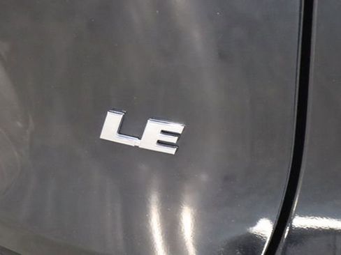 Used 2021 Toyota RAV4 LE image 39