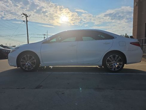 Used 2016 Toyota Camry SE FWD image 8