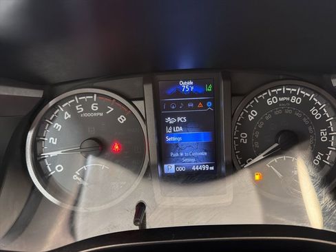 Used 2019 Toyota Tacoma TRD Sport w/ Technology Package AWD/4WD image 25