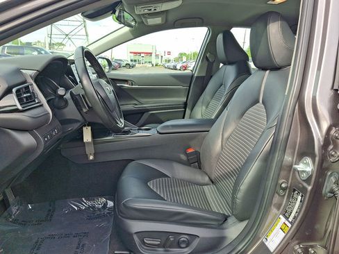 Used 2023 Toyota Camry SE FWD image 12