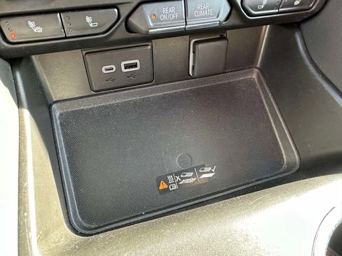 Used 2022 Chevrolet Tahoe Z71 w/ Luxury Package image 32