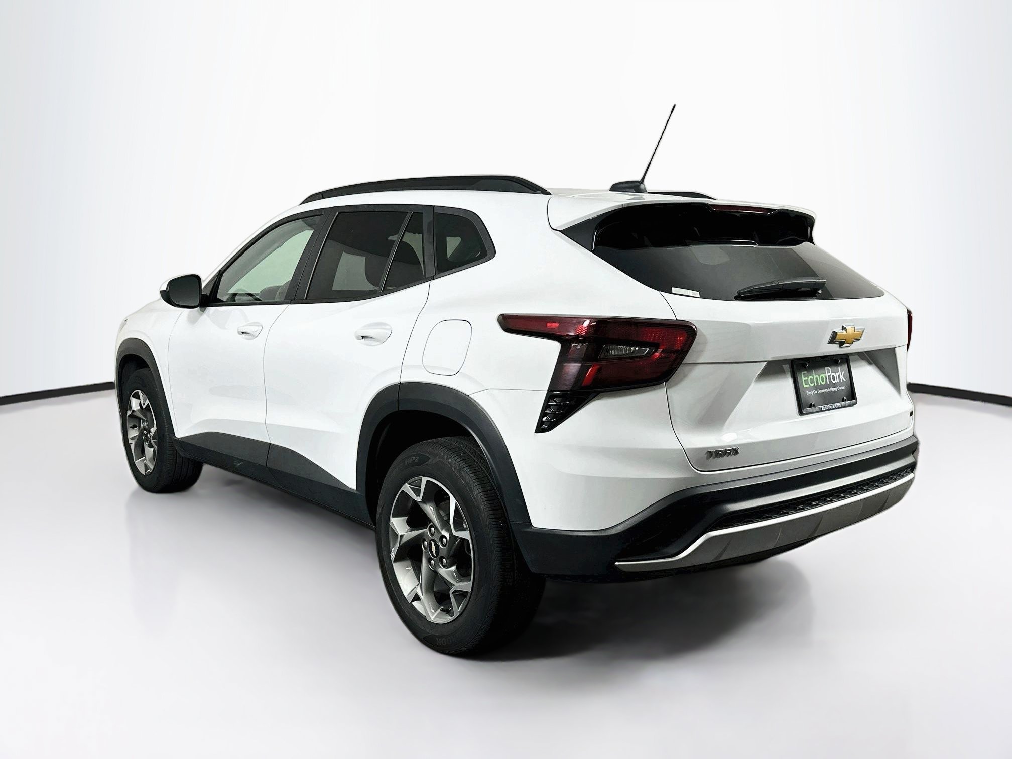 Used 2025 Chevrolet Trax LT FWD image 5