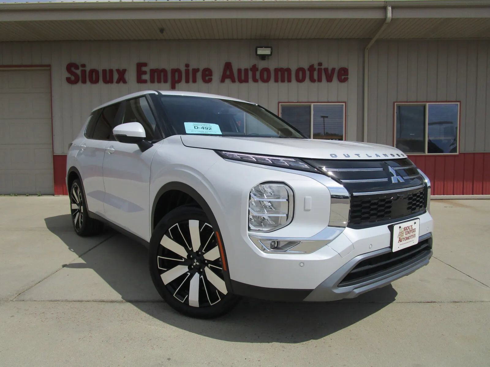 Used 2025 Mitsubishi Outlander SE AWD/4WD image 1