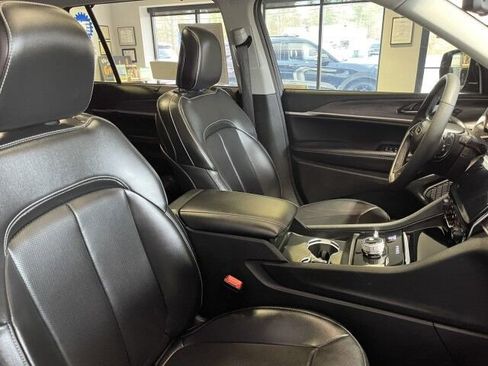 Used 2024 Jeep Grand Cherokee L Limited w/ Luxury Tech Group II image 12