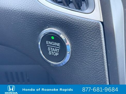 Used 2024 Ford Edge SEL image 17