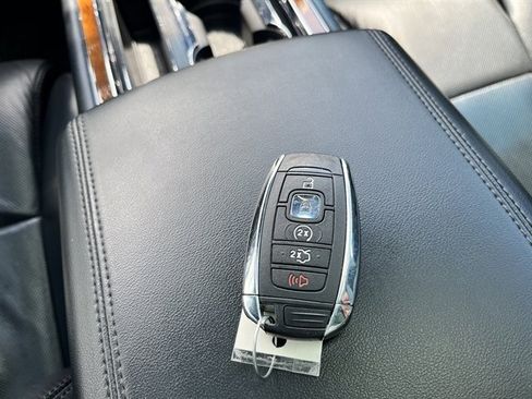 Used 2018 Lincoln Continental Reserve w/ Luxury Package AWD/4WD image 19